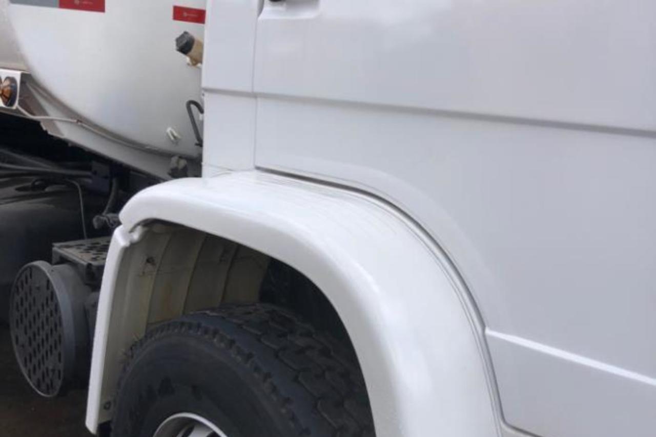 Volkswagen 26-260 E Constel. 6x4 - 22/22 2