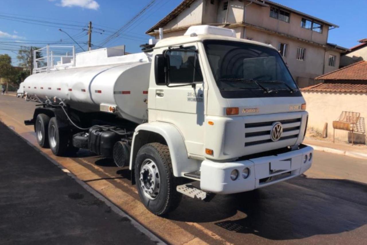 Volkswagen 26-260 E Constel. 6x4 - 22/22 8