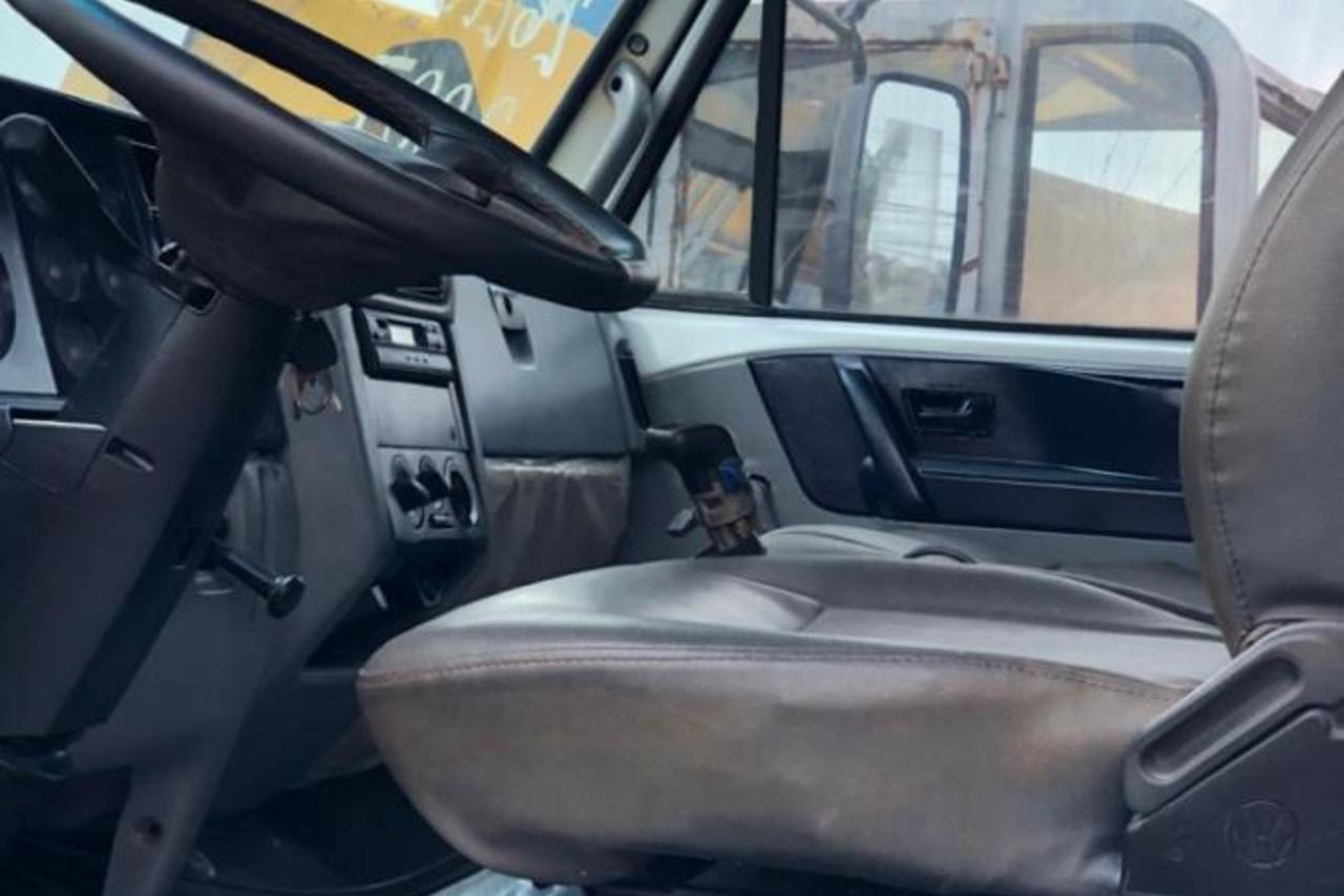 Volkswagen 26-260 E Constel. 6x4 - 22/22 9