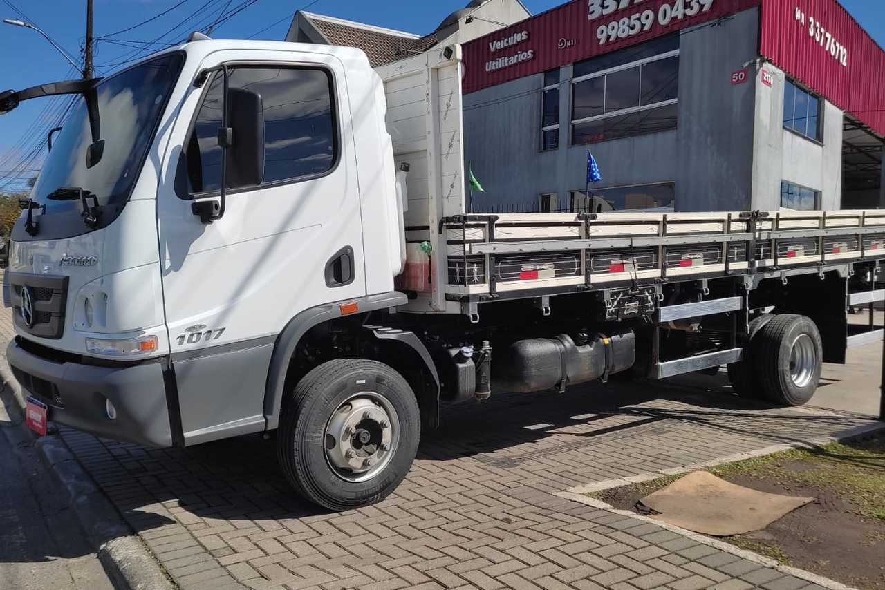Mercedes Benz Accelo 1017 - 24/24 6