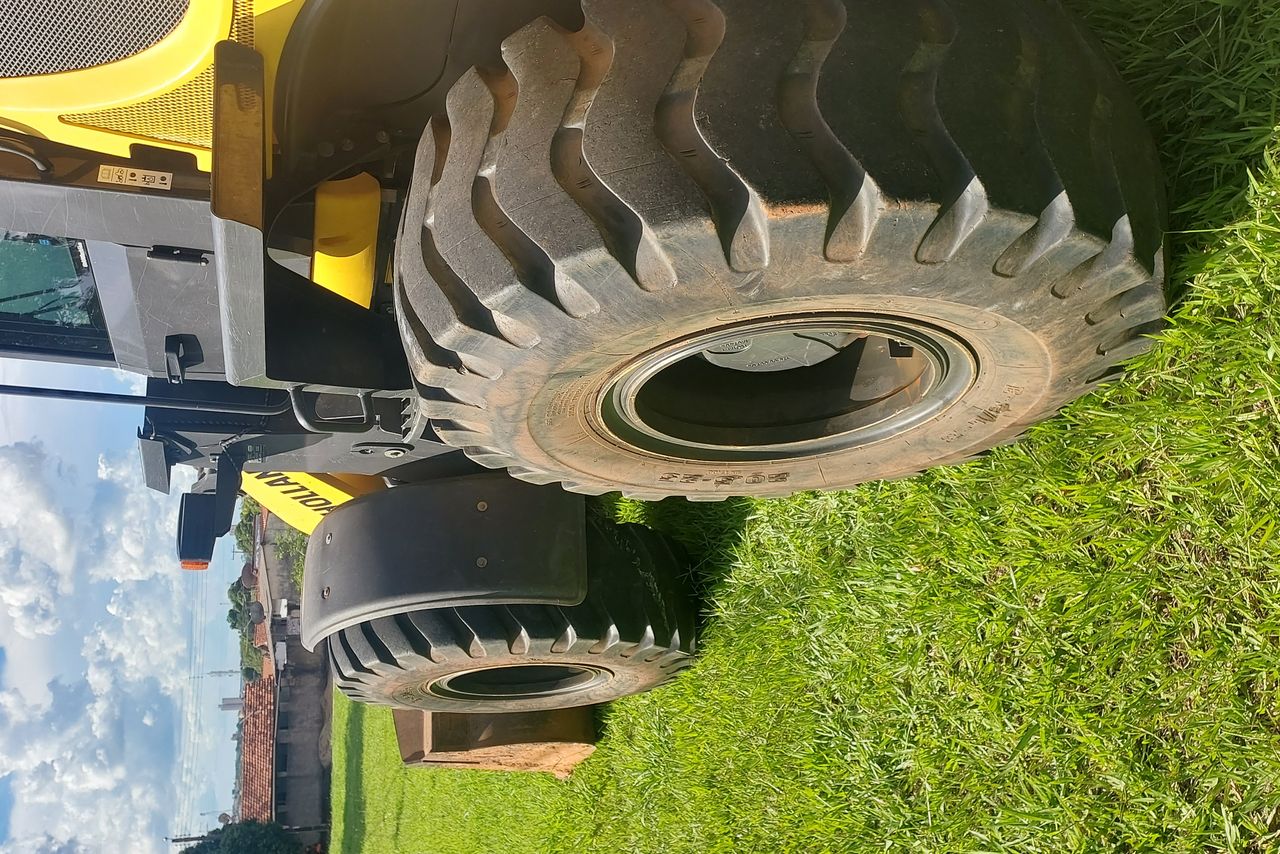 New Holland W130 - 20/20 4