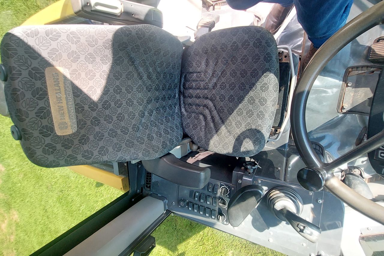 New Holland W130 - 20/20 7