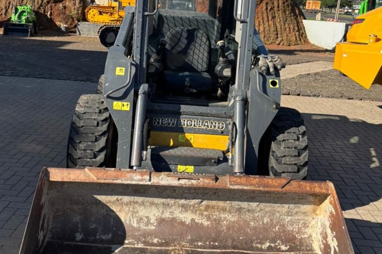 New Holland L218 - 14/14 3
