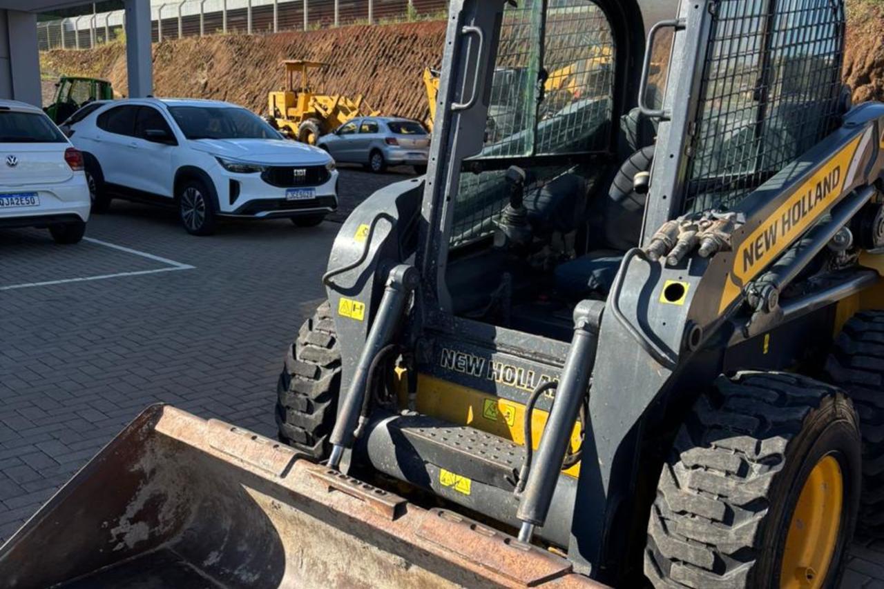 New Holland L218 - 14/14 5