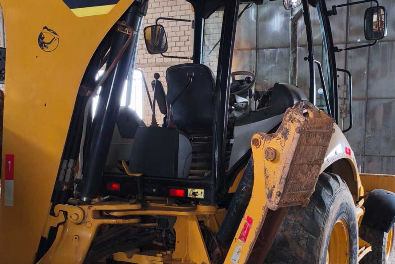 Caterpillar 416E - 12/12 3
