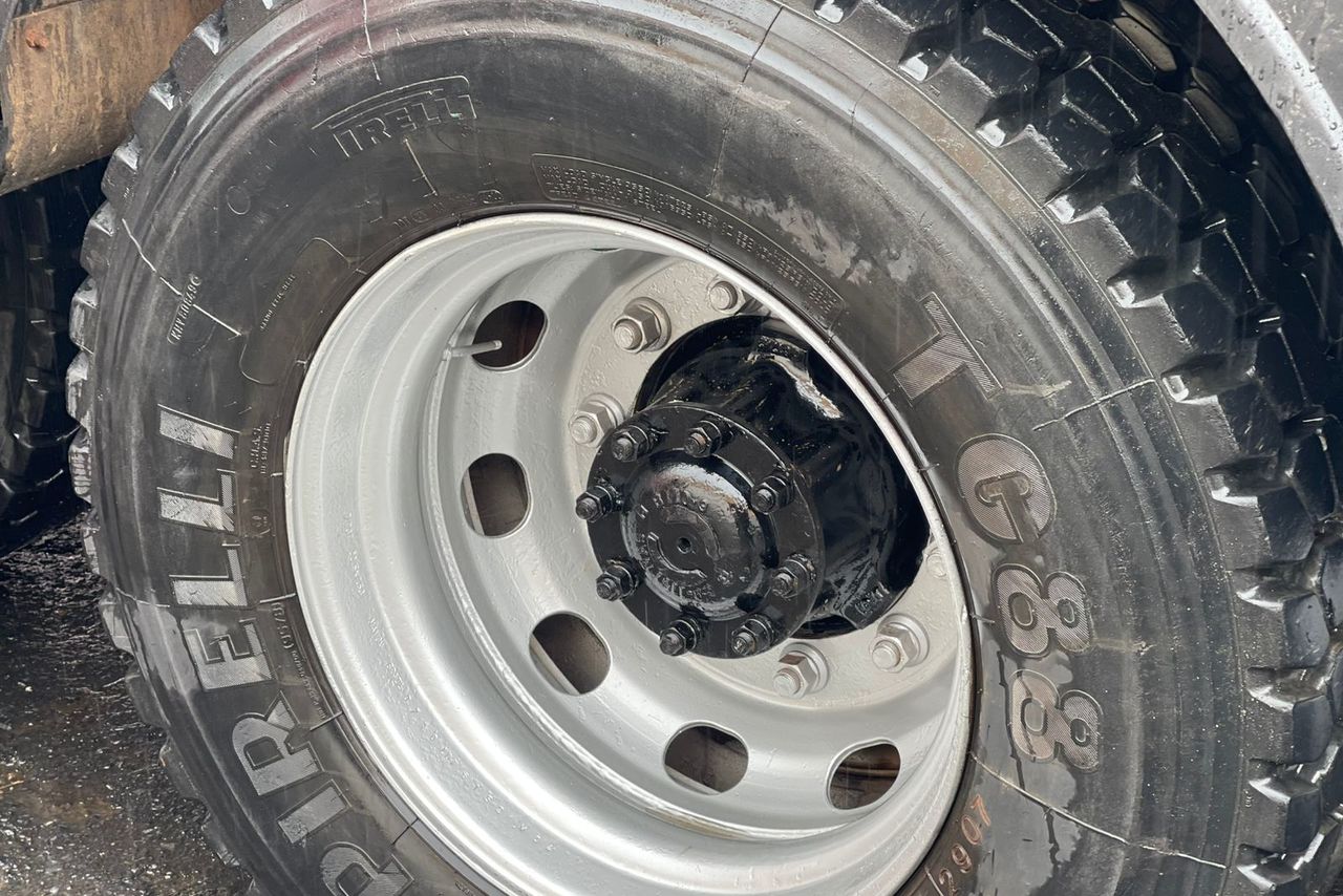 Volkswagen 31-330 E Constellation 6x4 - 13/14 12
