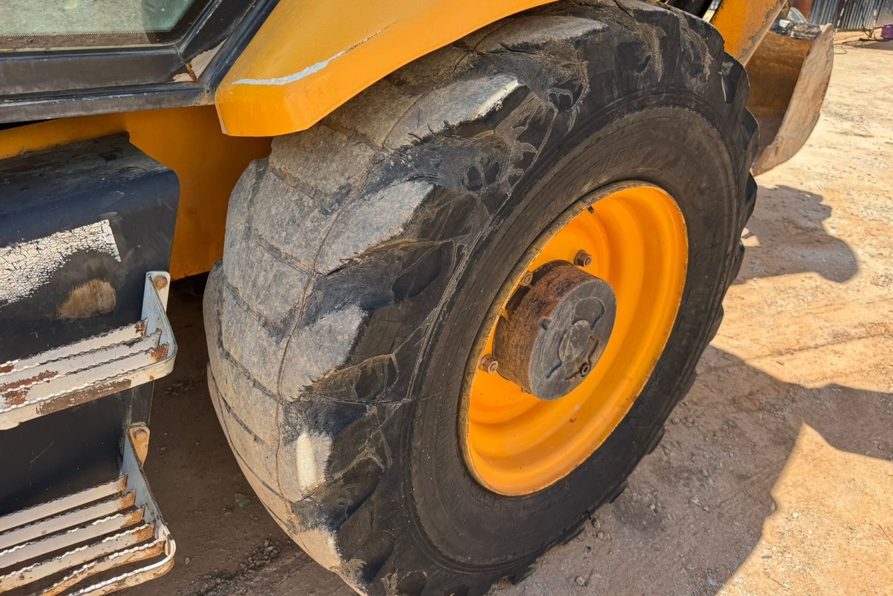 JCB 3C - 10/10 11