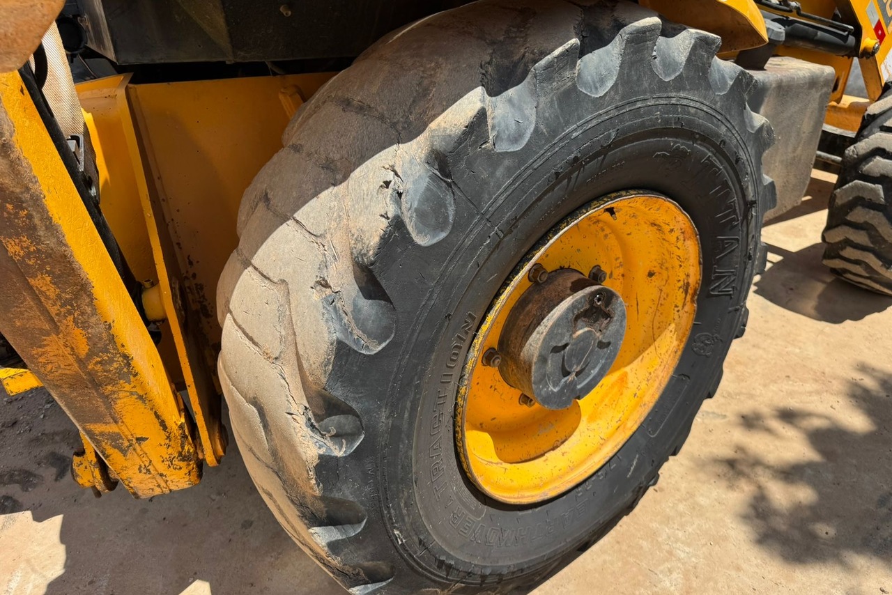 JCB 3C - 10/10 13