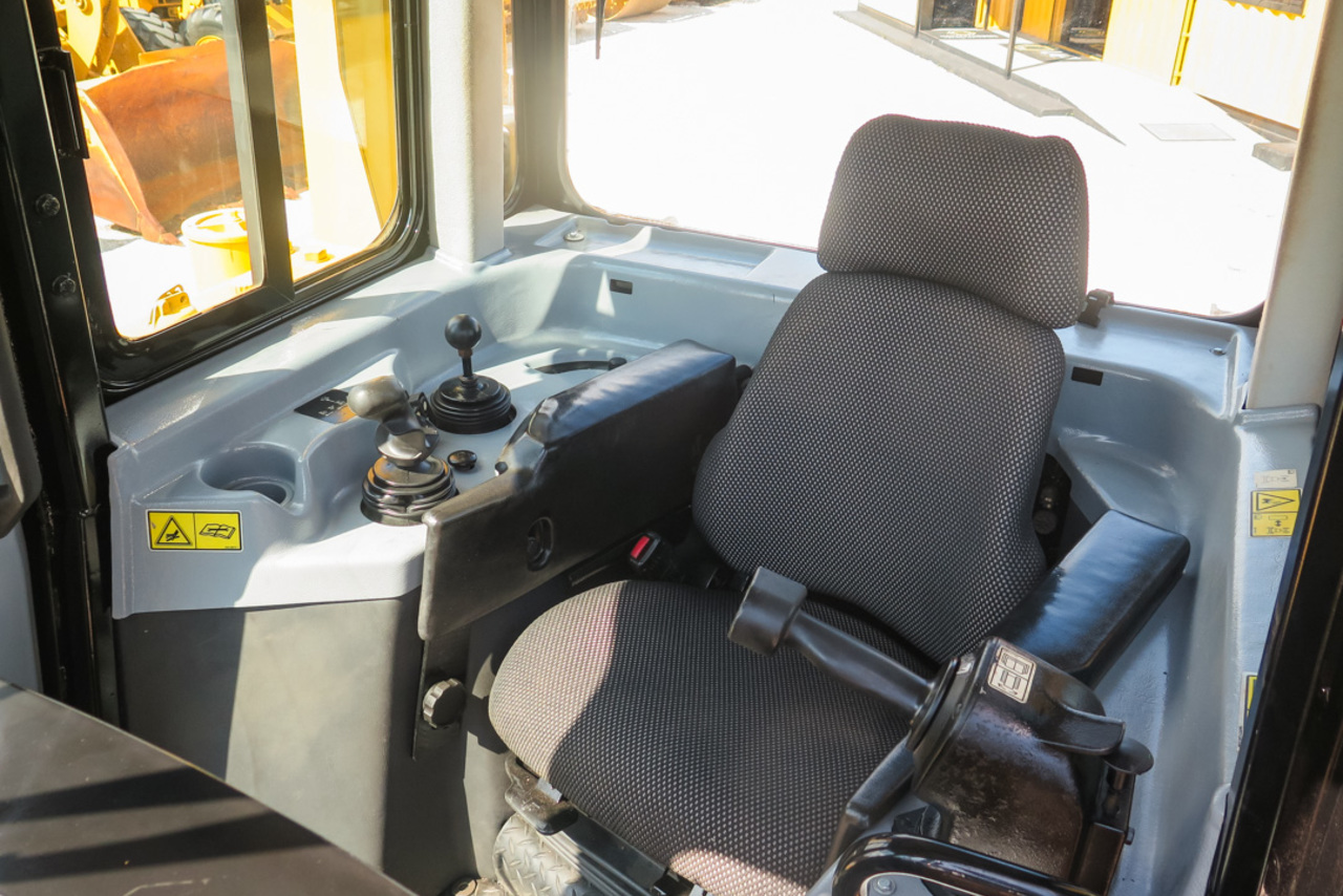 Caterpillar D6T XL - 12/12 9