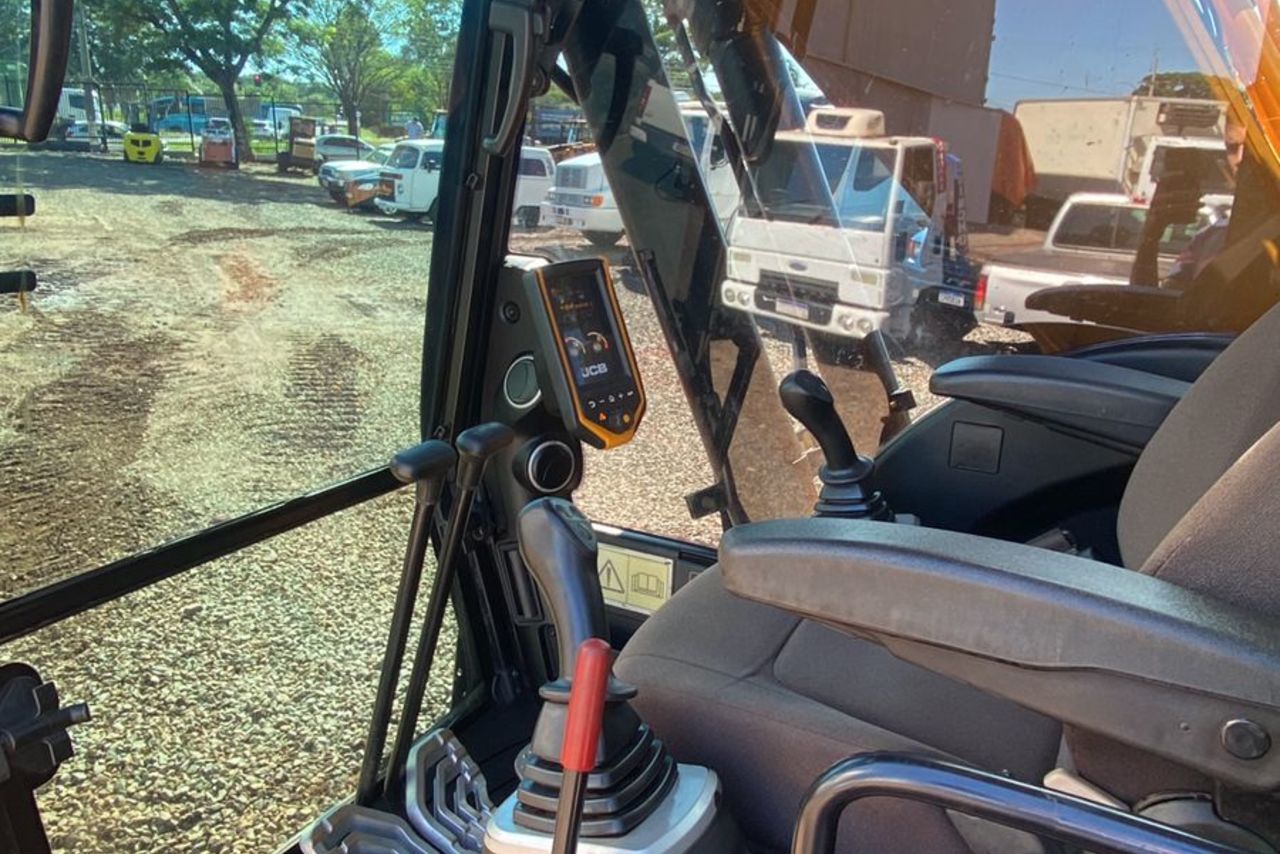 JCB JS210 - 19/19 5