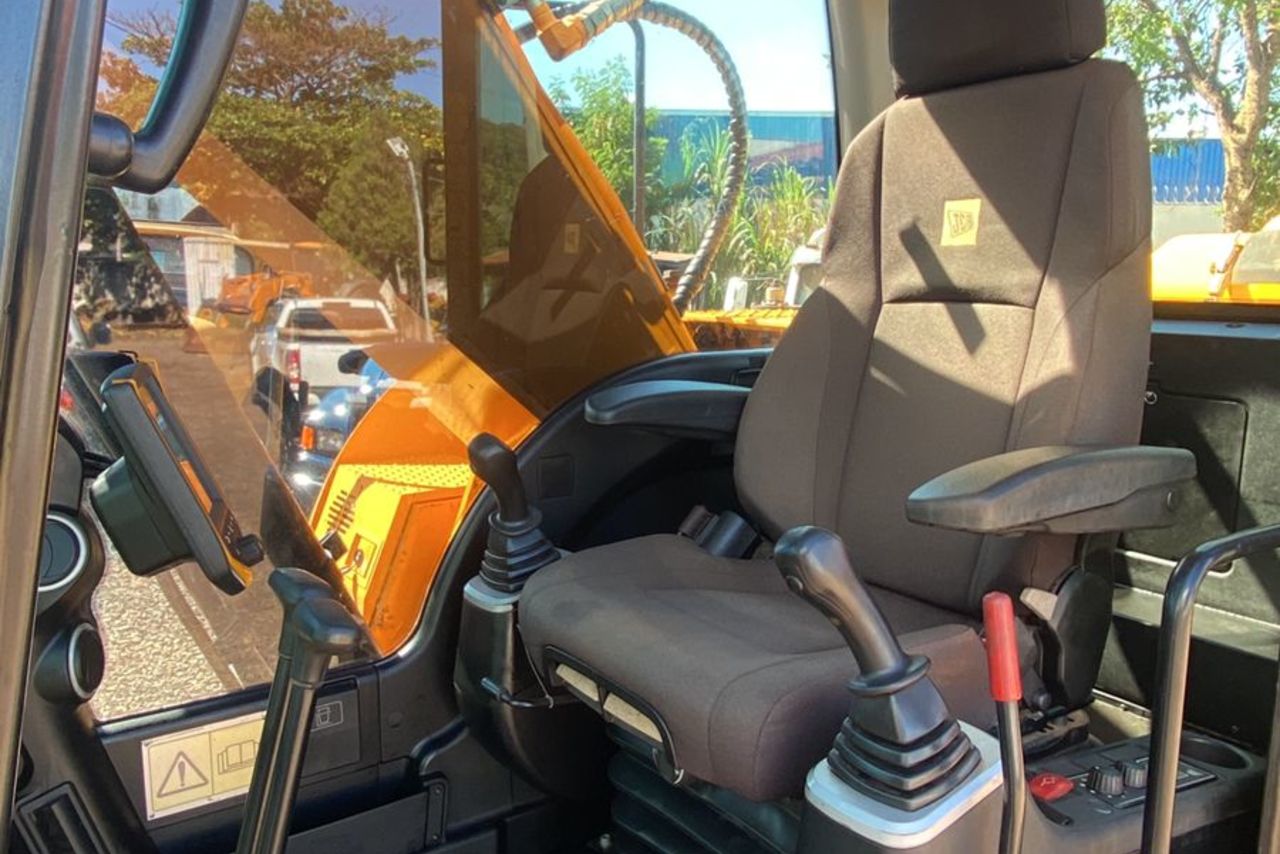 JCB JS210 - 19/19 6