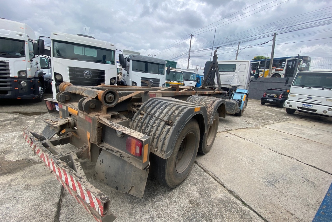 Volkswagen 24-250 E Constellation 3-Eixos - 09/09 8