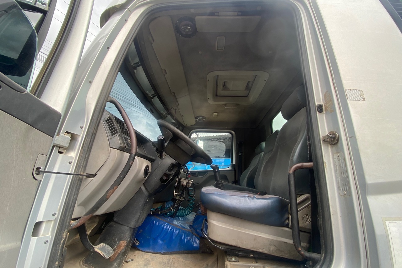 Volkswagen 24-250 E Constellation 3-Eixos - 09/09 9