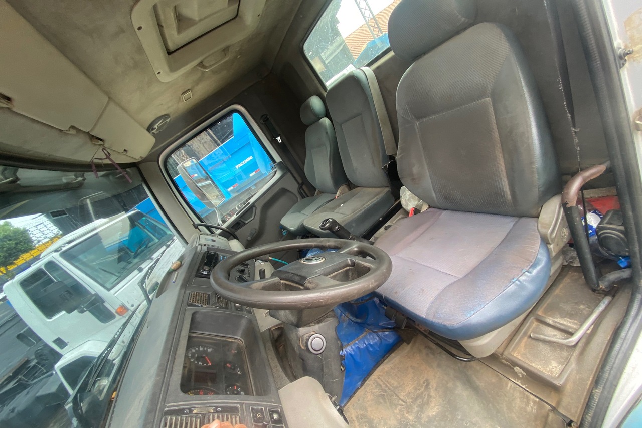 Volkswagen 24-250 E Constellation 3-Eixos - 09/09 10