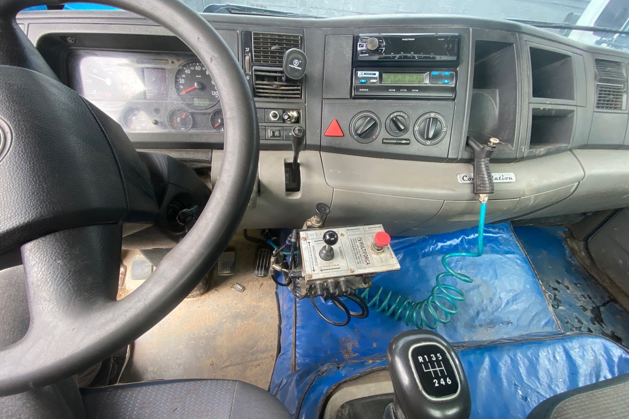 Volkswagen 24-250 E Constellation 3-Eixos - 09/09 12