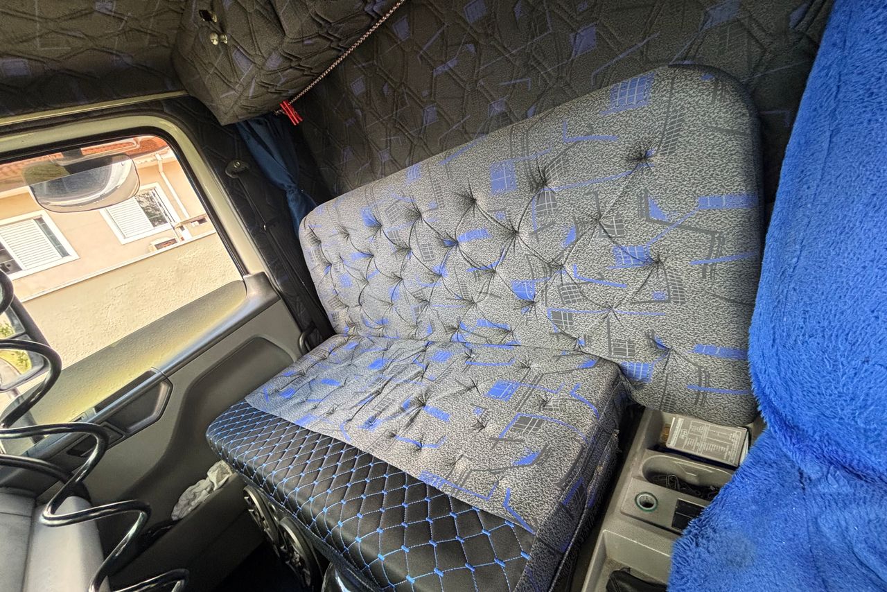 Volkswagen 19-320 Constellation - 09/09 3