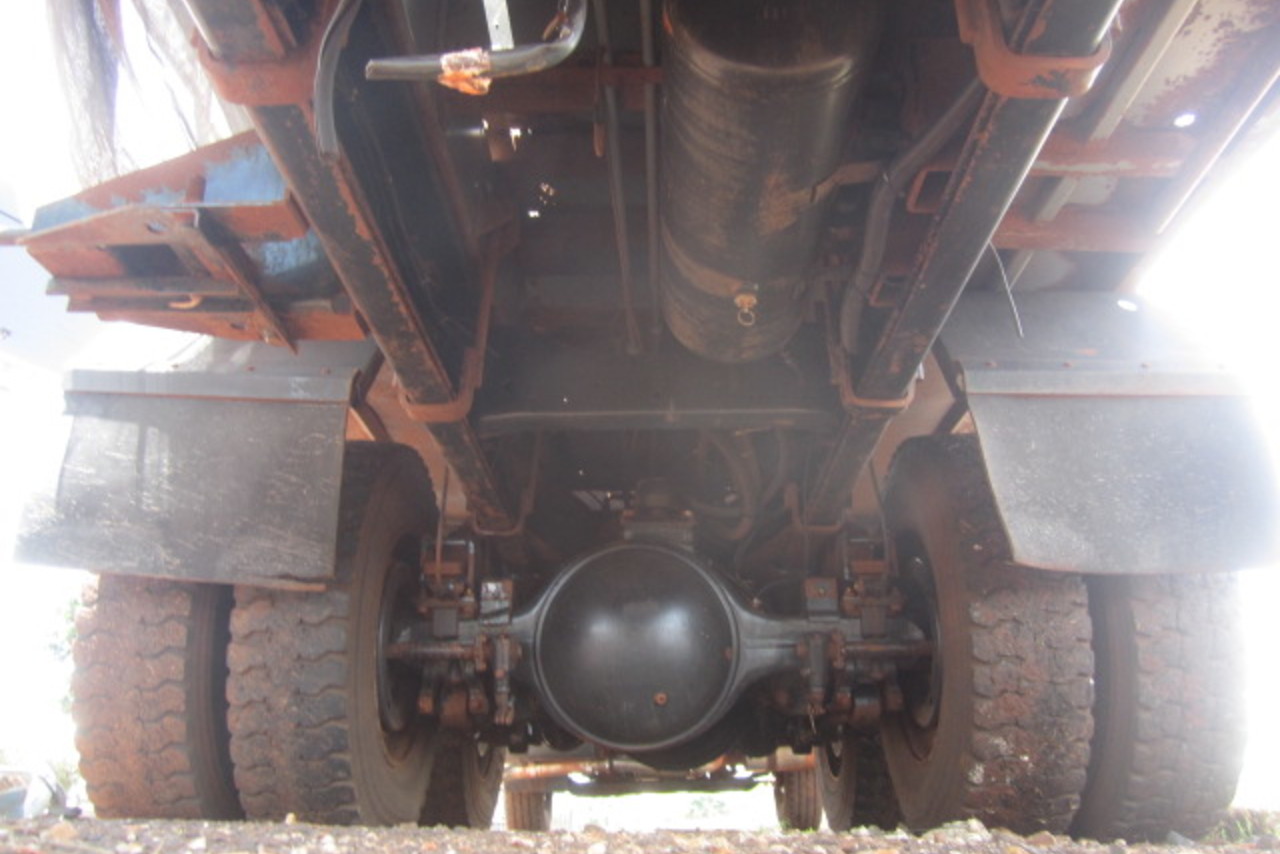 Volkswagen 31-330 E Constellation 6x4 - 14/15 2