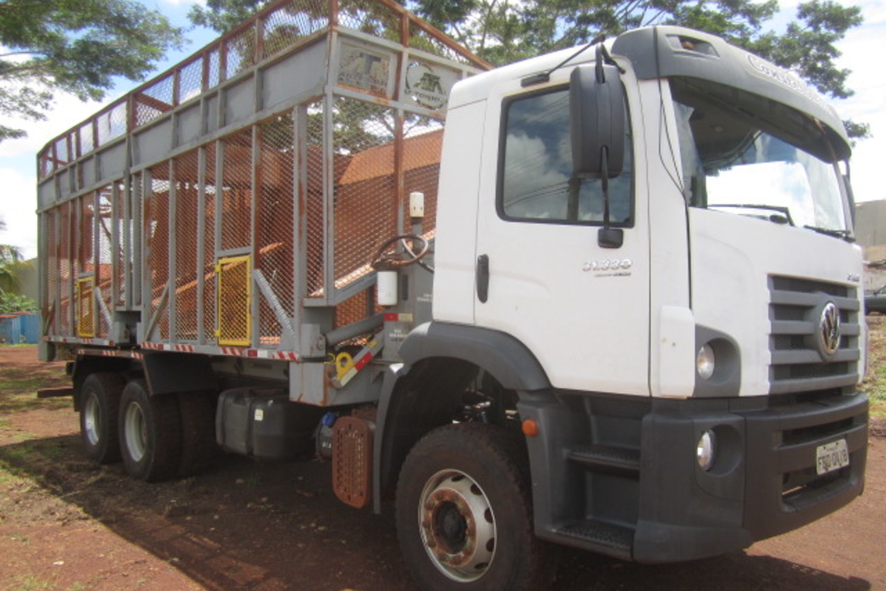 Volkswagen 31-330 E Constellation 6x4 - 14/15 1