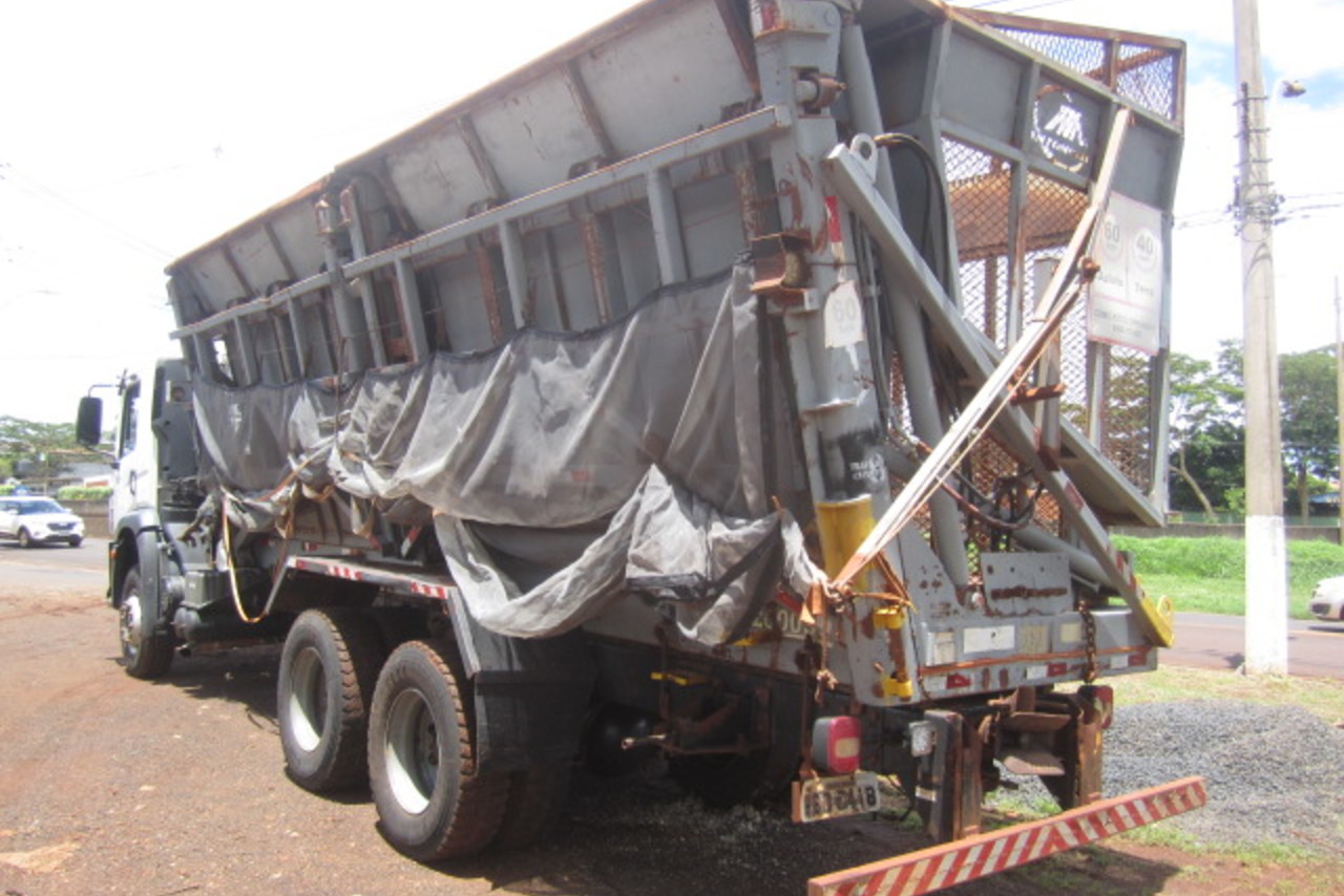 Volkswagen 31-330 E Constellation 6x4 - 14/15 5