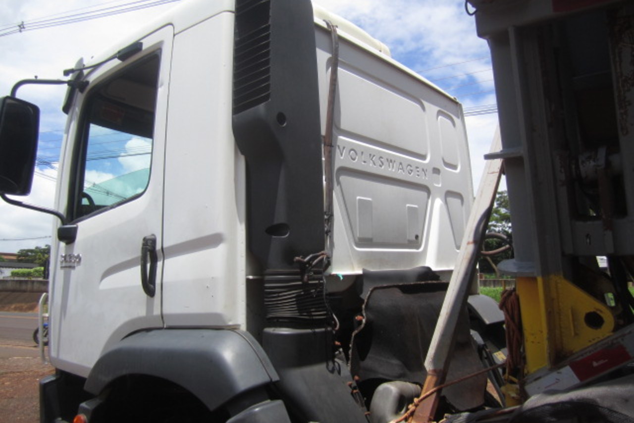 Volkswagen 31-330 E Constellation 6x4 - 14/15 8