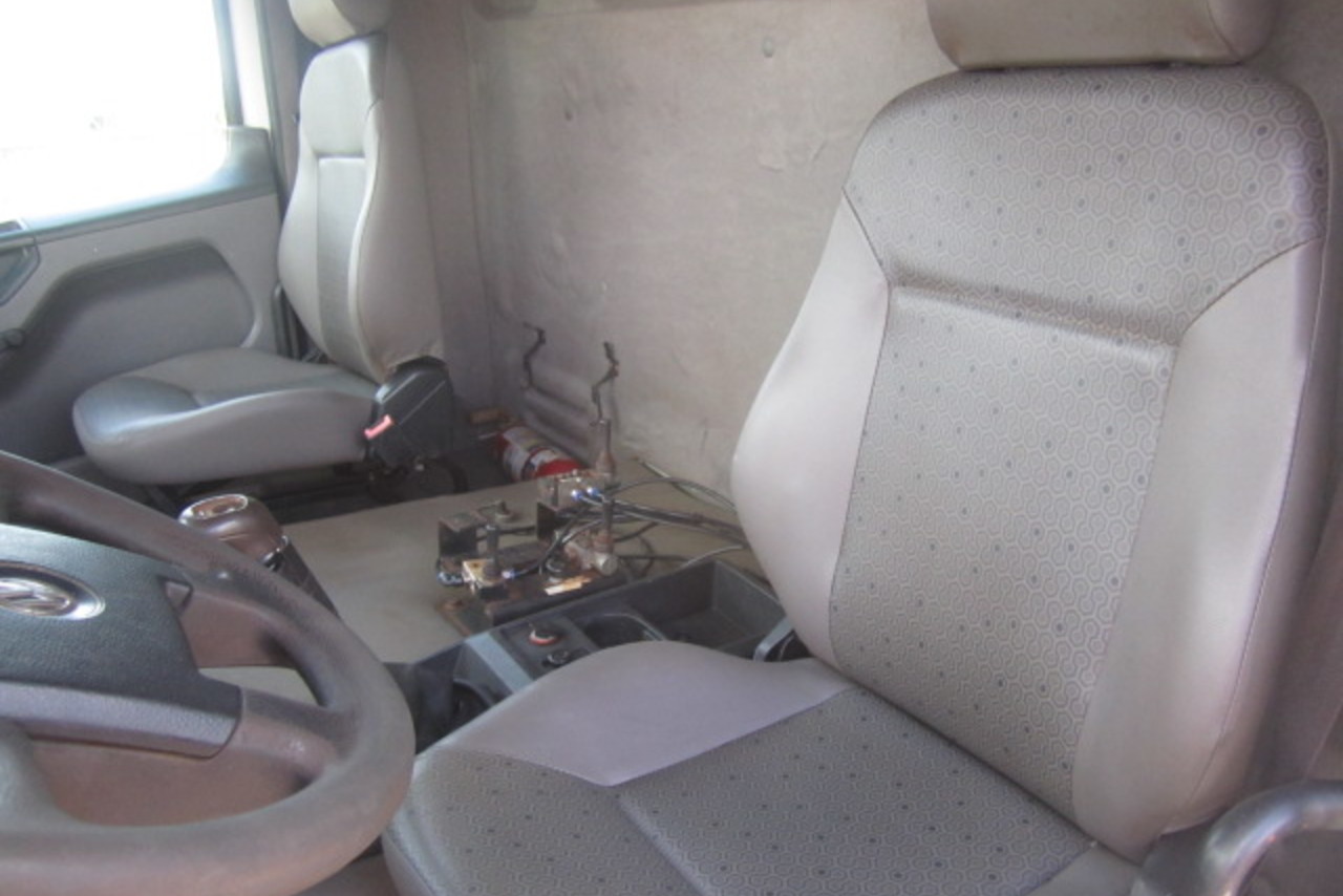 Volkswagen 31-330 E Constellation 6x4 - 14/15 12