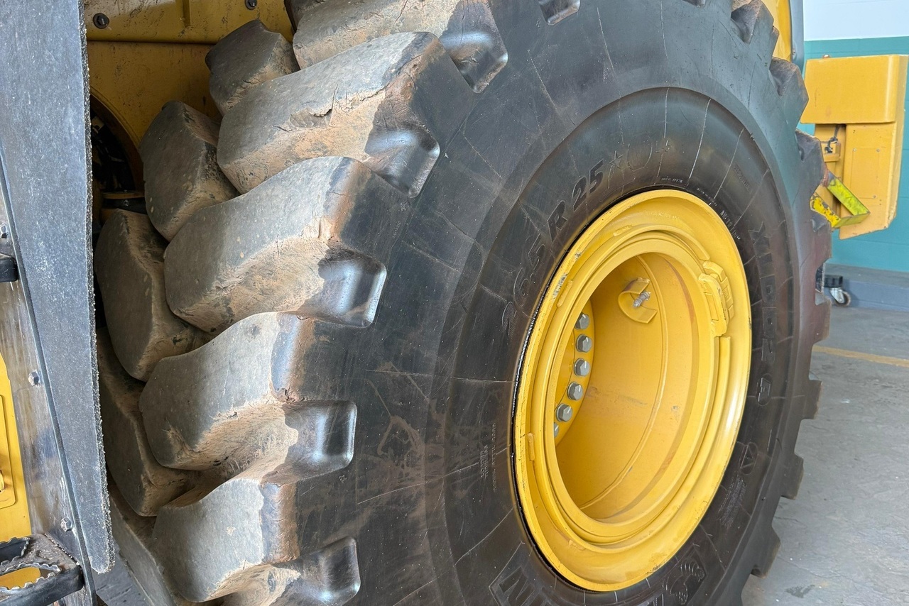 Caterpillar  966L - 22/22 6
