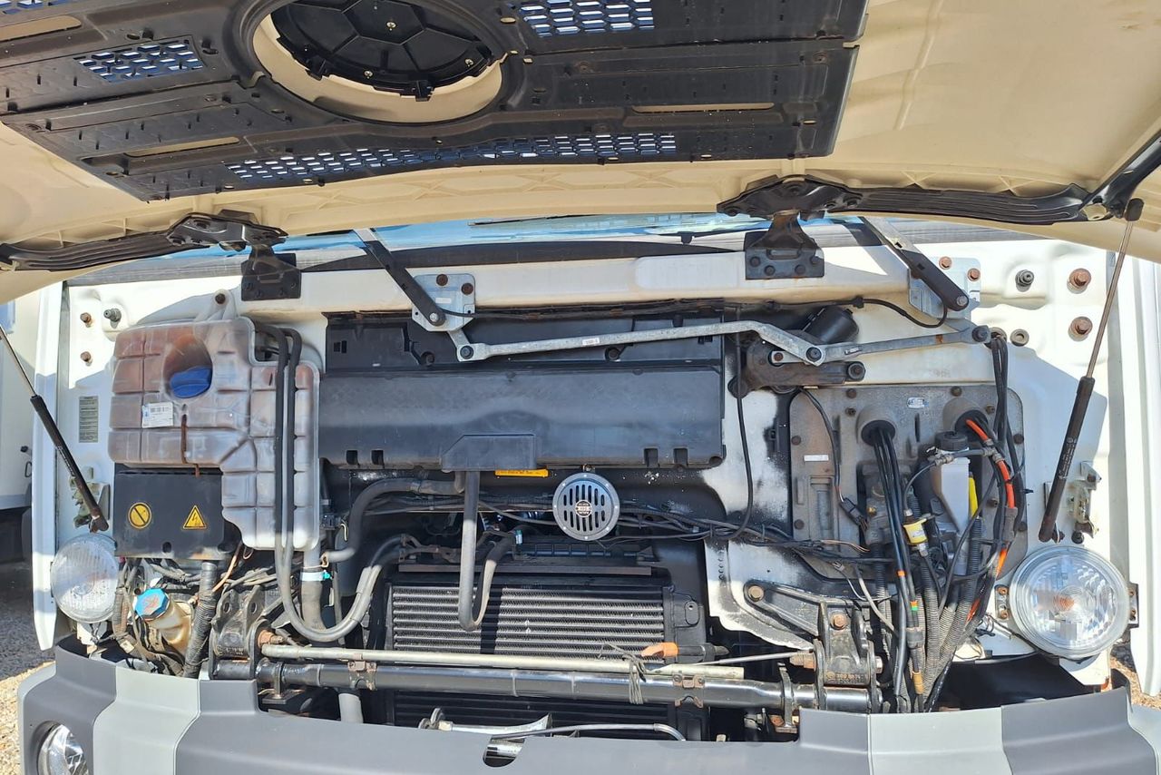 Volkswagen 24-280 E Constellation 8x2 - 08/08 3