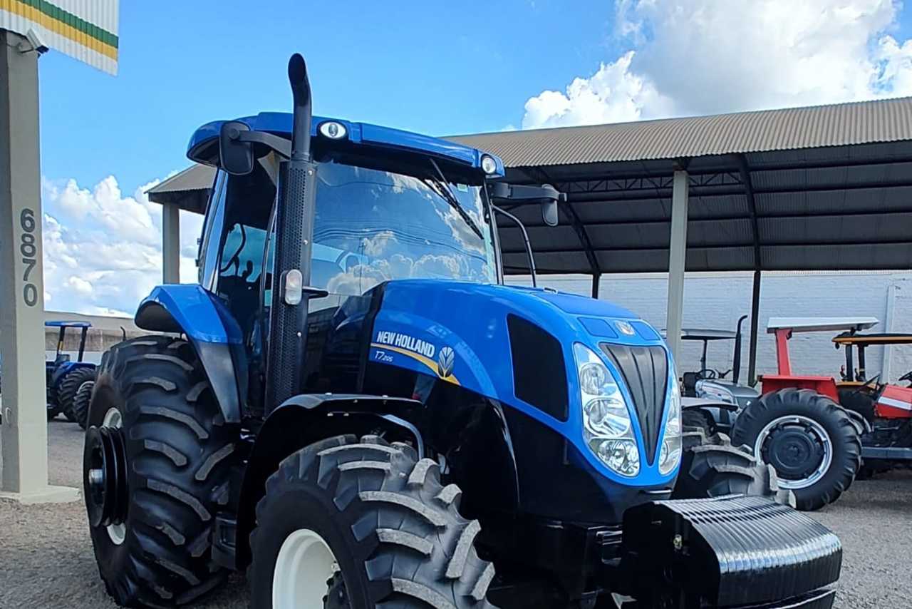 New Holland T7. 205 - 19/19 2