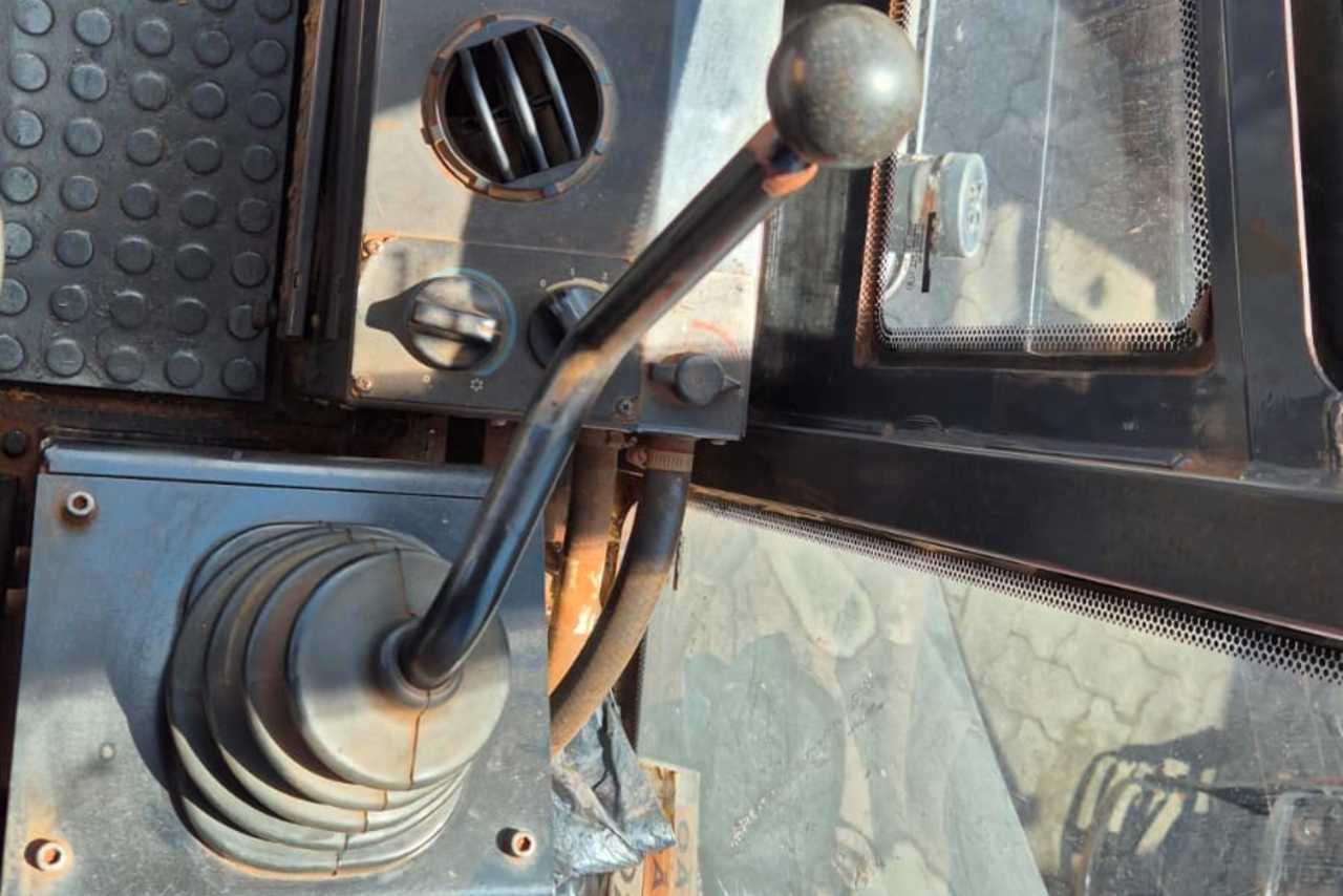 New Holland 12D - 19/19 6