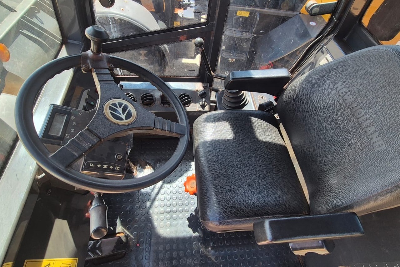 New Holland 12D - 19/19 7