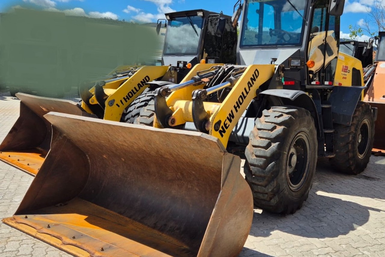 New Holland 12D - 19/19 8