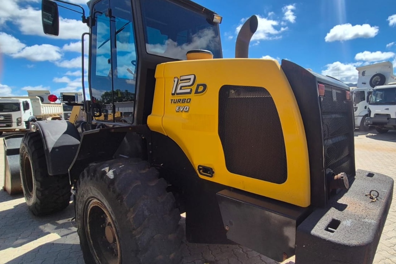 New Holland 12D - 22/22 4