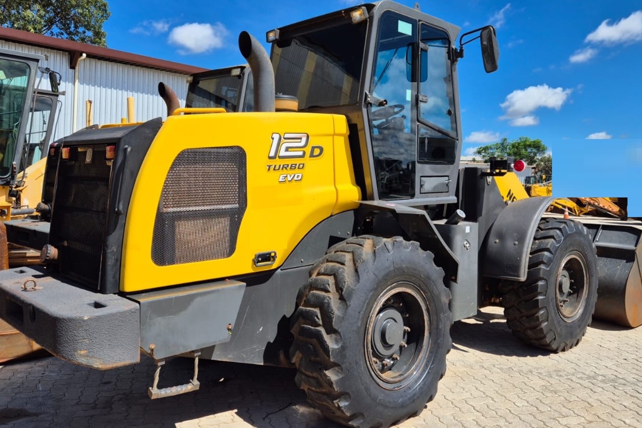 New Holland 12D - 22/22 8