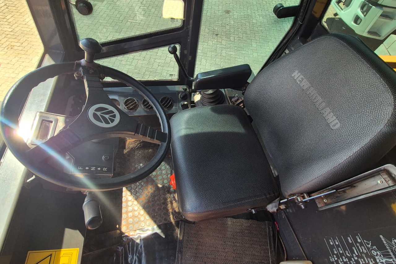 New Holland 12D - 22/22 11