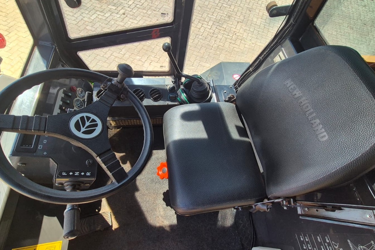New Holland 12D - 22/22 12