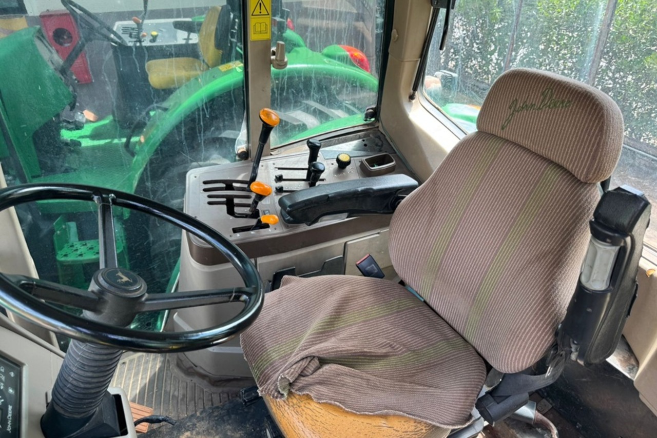 John Deere 6125J - 11/11 10