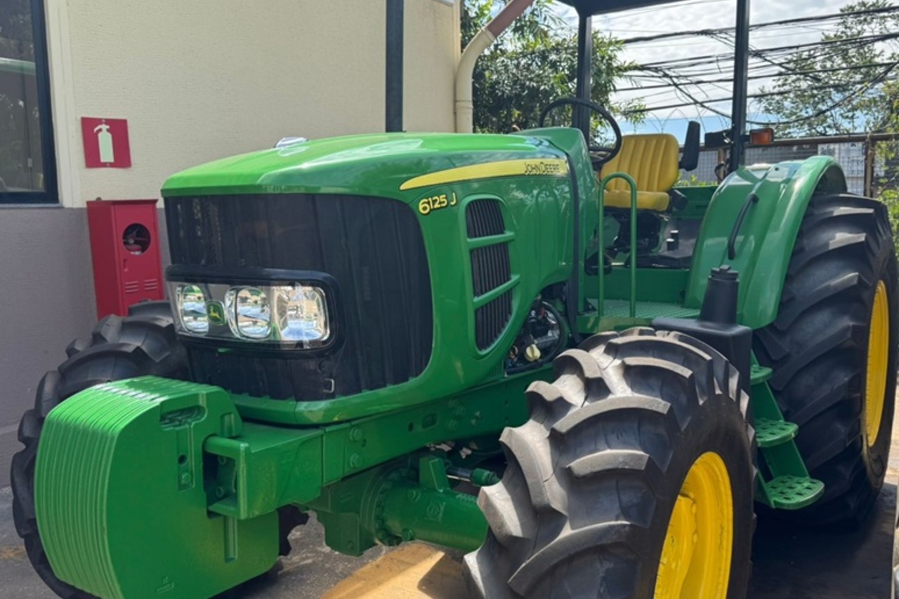John Deere 6125J - 23/23 3