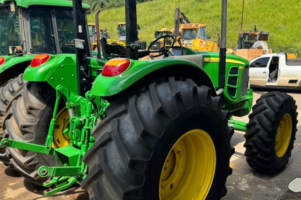 John Deere 6125J - 23/23 5