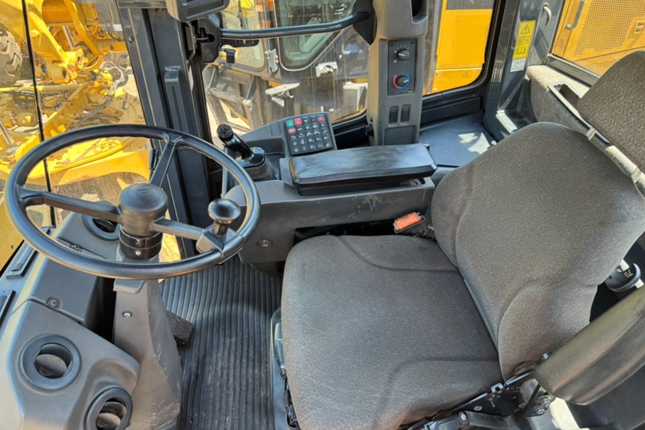 John Deere 524K - 18/18 9