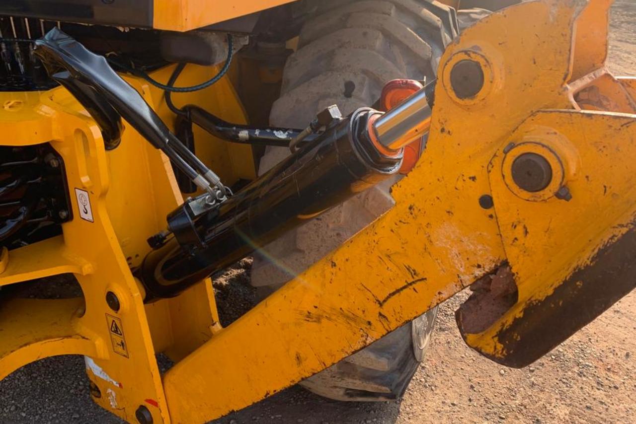 JCB 3CX - 19/19 17