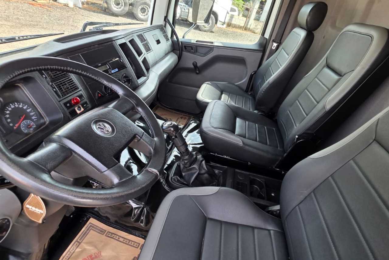 Volkswagen 17-230 E Constellation (DIESEL)(E5) - 22/23 15