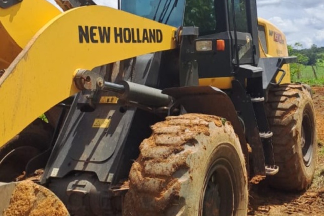 New Holland W130 - 20/20 4