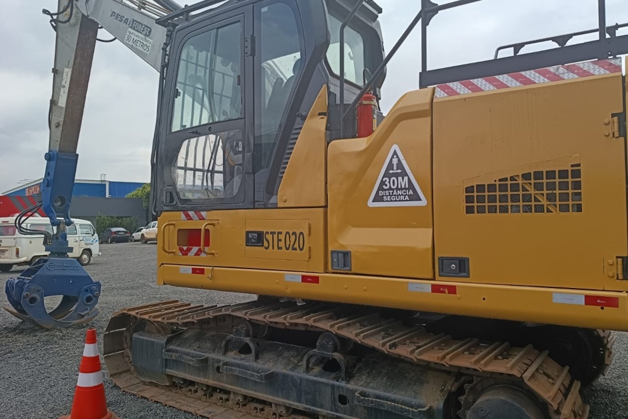 Caterpillar  320 - 21/21 8