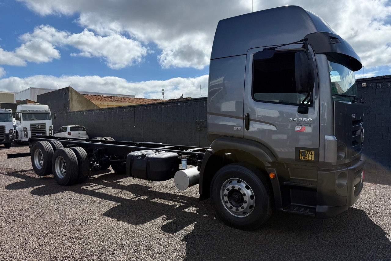 Volkswagen 24-280 E Constellation 6x2 - 12/13 3