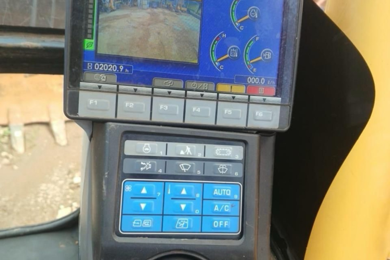 Komatsu PC210 - 21/21 13