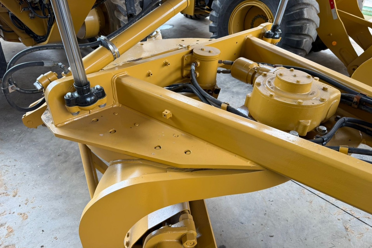 Caterpillar 140K -  12