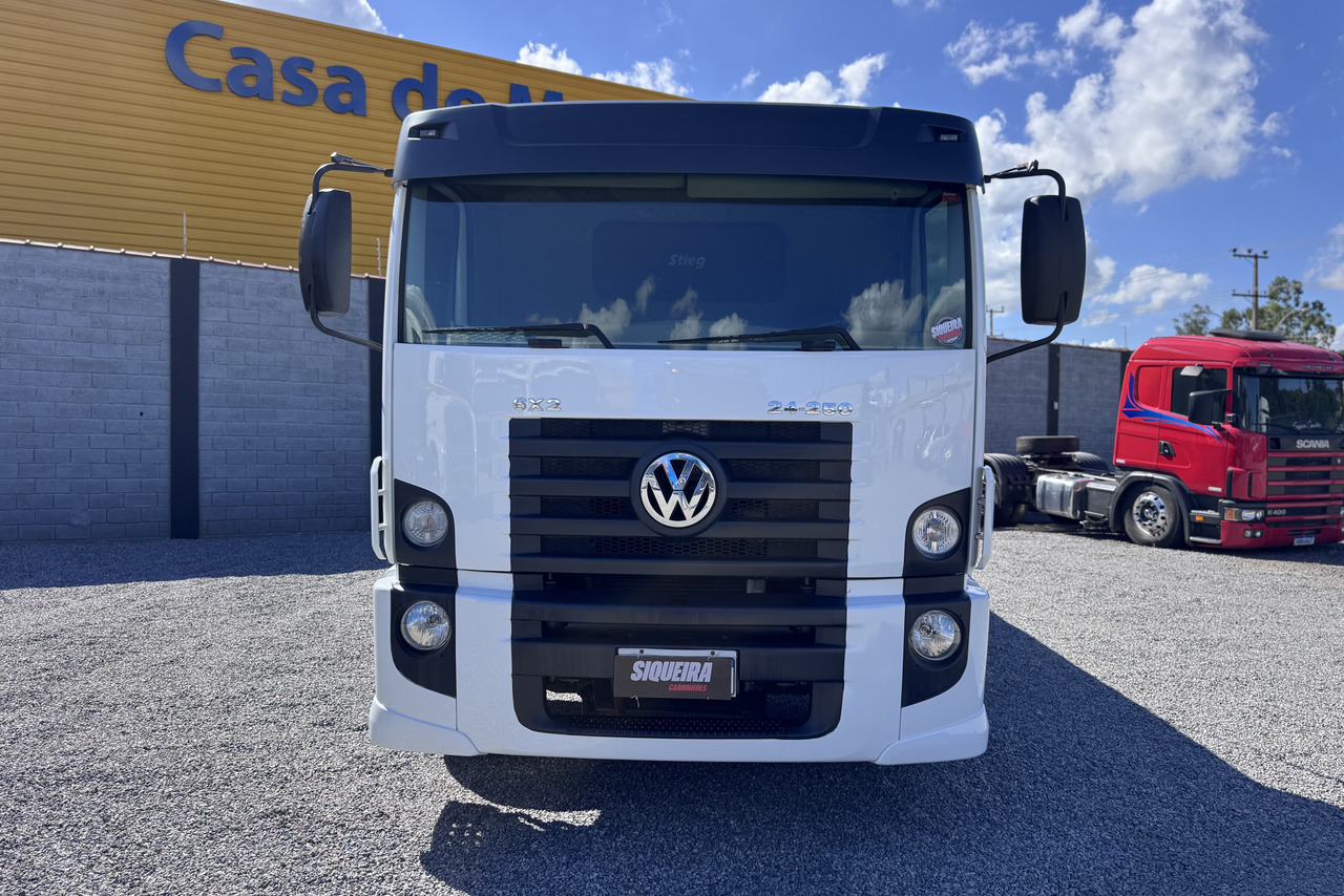 Volkswagen 24-250 E Constellation 3-Eixos - 10/10 4
