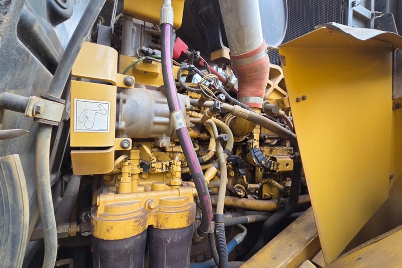 Caterpillar  966L - 22/22 8