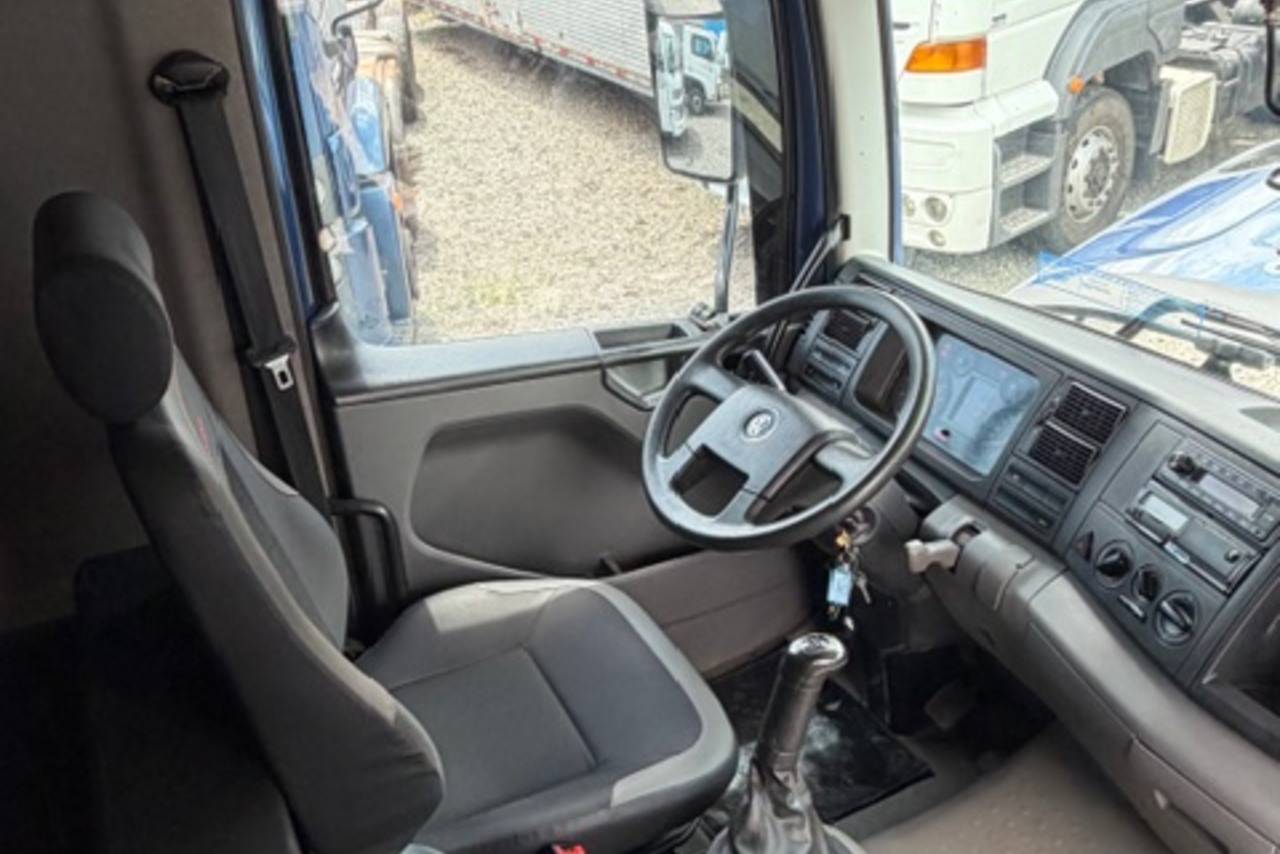 Volkswagen 24-280 E Constellation 6x2 - 22/23 11