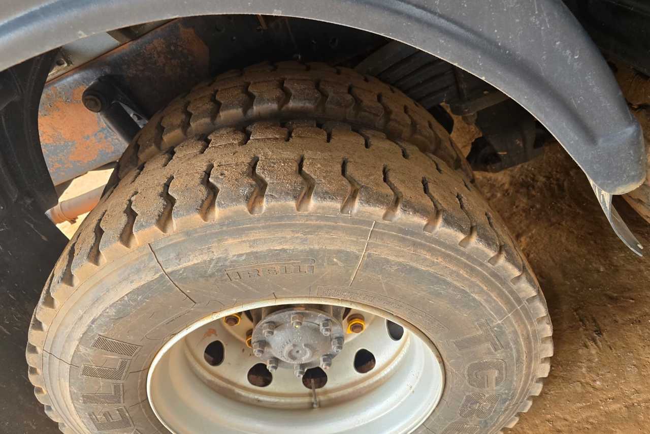 Volkswagen VW 27260 Constellation 6x4 - 24/25 12